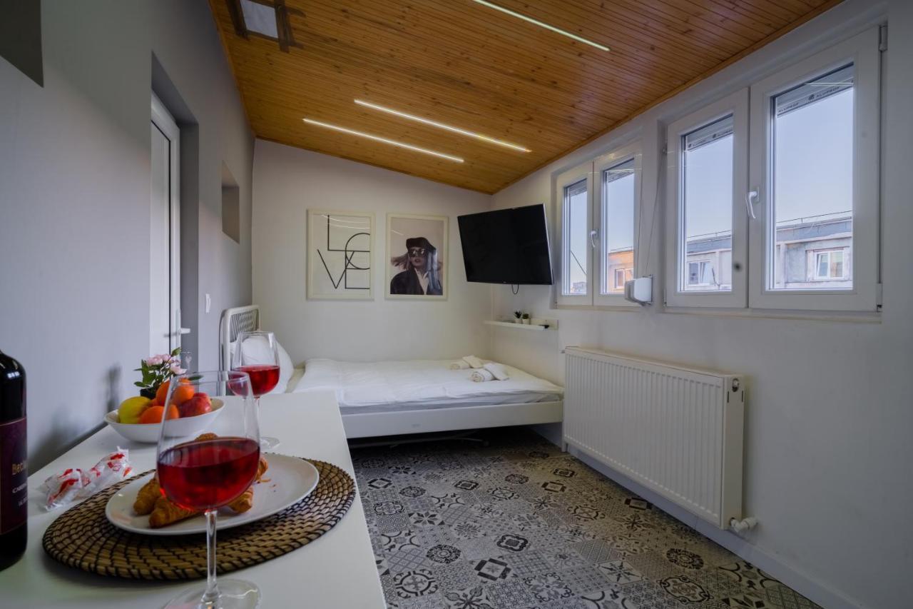 One Bedroom Flat In Bucharest'S Historic District Εξωτερικό φωτογραφία