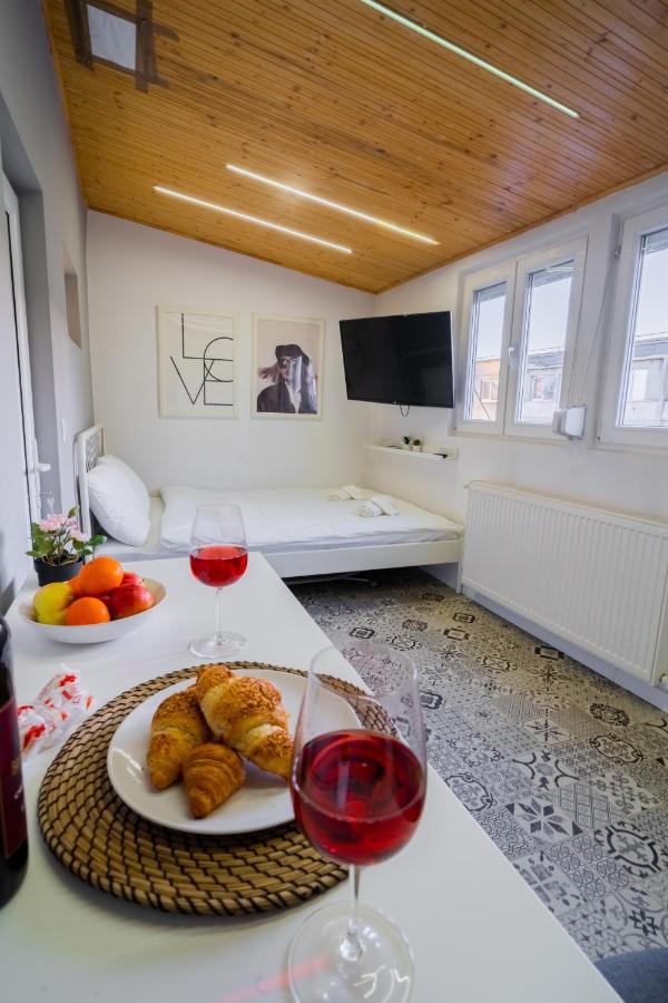 One Bedroom Flat In Bucharest'S Historic District Εξωτερικό φωτογραφία