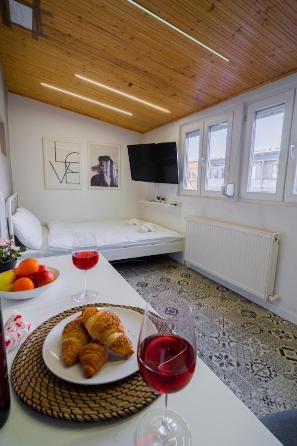One Bedroom Flat In Bucharest'S Historic District Εξωτερικό φωτογραφία